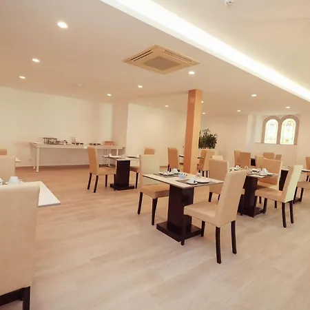 Отель Salmanha *